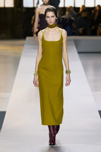 Look 4